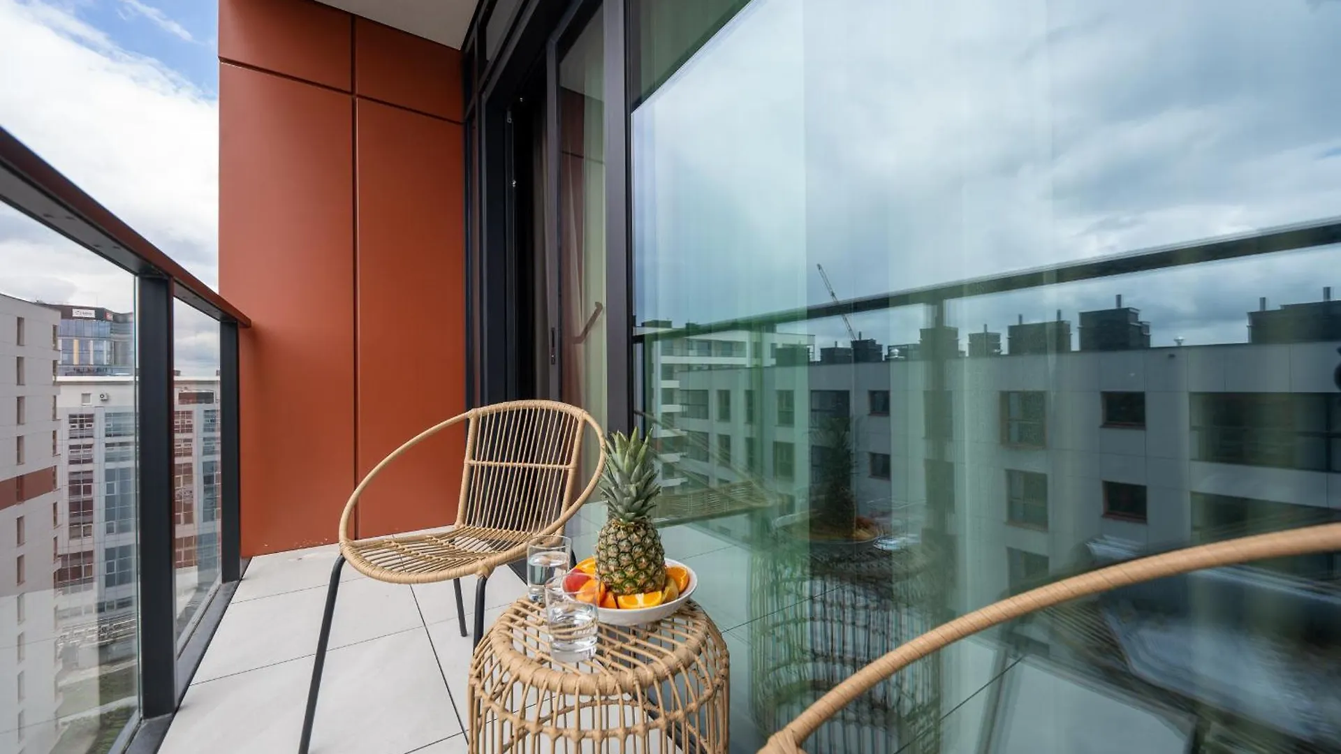 Towarowa Towers Suites ワルシャワ 0*,